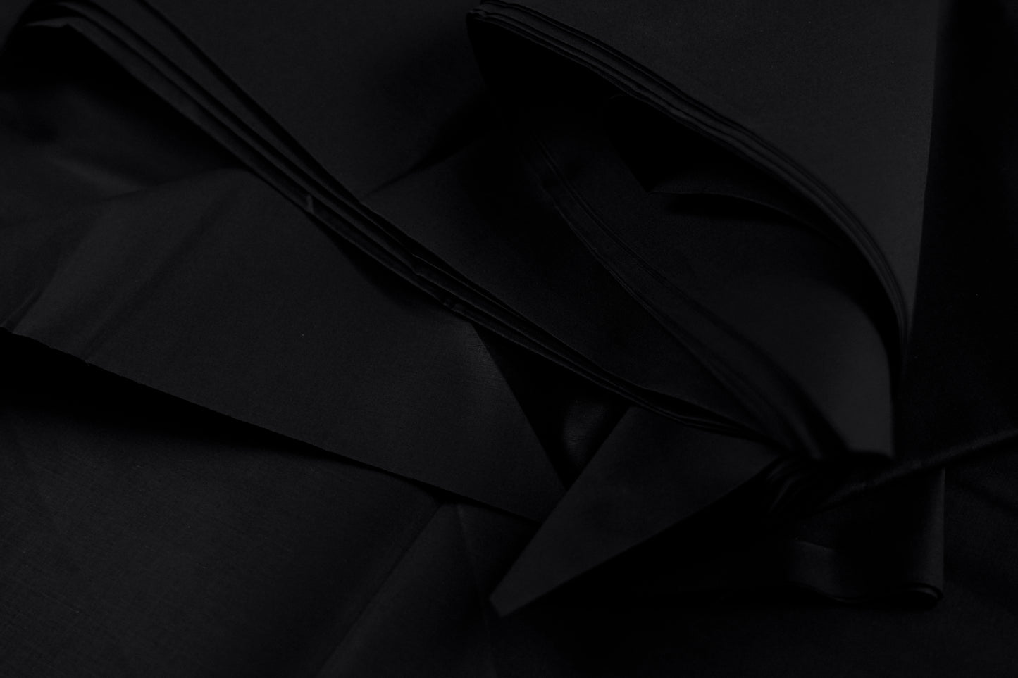 Saltanat – Onyx Black